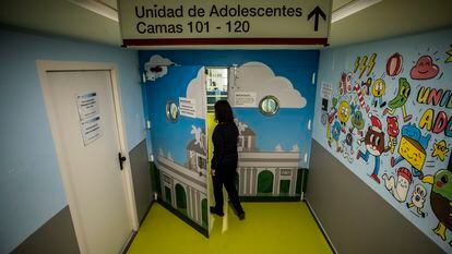 Acceso a la unidad de agudos de psiquiatría infantojuvenil del Hospital Gregorio Marañón en Madrid.