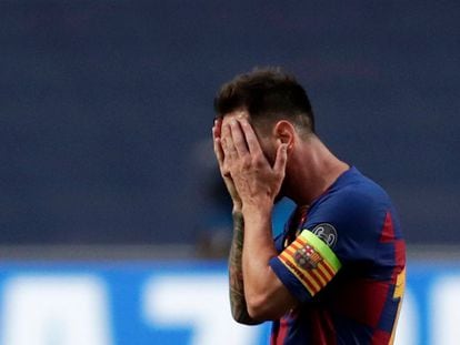 Messi se lamenta durante el partido ante el Bayern en Lisboa en cuartos de final de la Champions.