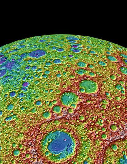 Topografía de la Luna, de una región septentrional de la cara oculta, obtenida con el altímetro láser de la sonda espacial <i>LRO</i>.