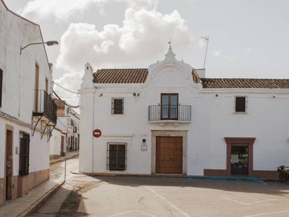 Exterior de La Hermandad de Villalba, en Villalba de los Barros (Badajoz).