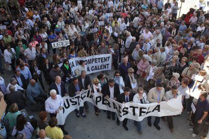 Manifestación en protesta por la liberación del presunto asesino de la cajera Estela Calduch.