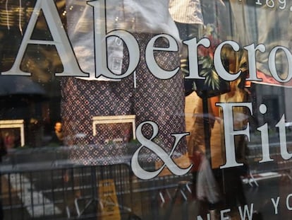 Escaparate de una tienda de Abercrombie & Fitch en Nueva Yotk.
