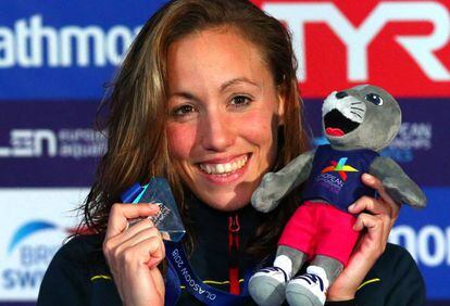 Jessica Vall, con la medalla de plata de los 200 braza.