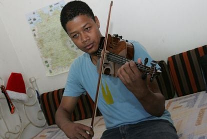 Henrique Gabriel, 23 años, exmiembro de la Orquesta, hoy es músico profesional.