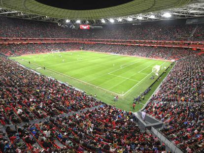 San Mamés, lleno para ver el partido de fútbol femenino entre Athletic y Atlético.