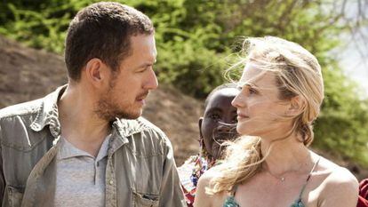 Dany Boon y Diane Kruger, en 'Llévame a la luna'.