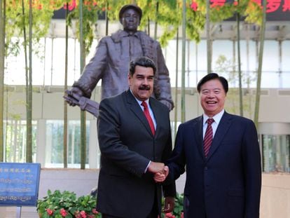 Nicolás Maduro y el presidente de la Corporación Nacional de Petróleo de China, Wang Yilin, la semana pasada en Pekín. 