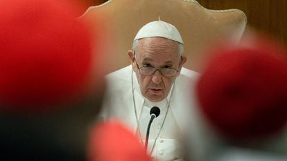 El papa Francisco durante su reunión con los cardenales en el Vaticano el 29 de agosto.