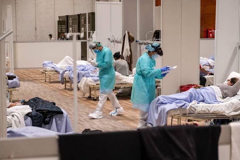 Un grupo de enfermos ingresados en el pabellón 9 de Ifema, en Madrid.