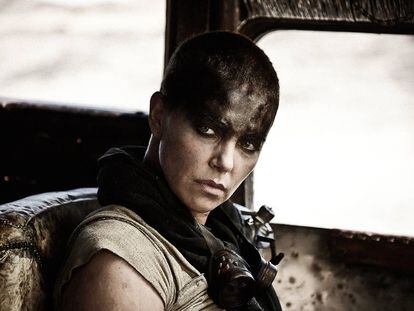 La actriz Charlize Theron, en un fotograma de &#039;Mad Max: Furia en la carretera&#039;, pel&iacute;cula dirigida por George Miller.