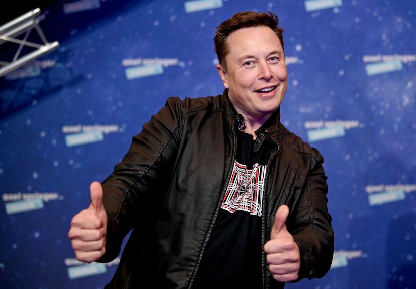 Elon Musk con problemas estomacales