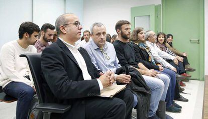 Los concejales que desobedecieron la resoluci&oacute;n del juez, en la Ciutat de la Just&iacute;cia.