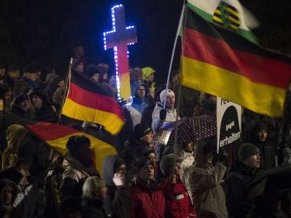 Manifestaci&oacute;n en Dresde del movimiento ultra Pegida contra la &quot;islamizaci&oacute;n de Occidente&quot;.
