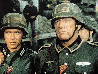 Richard Burton (derecha) como el sargento Steiner en 'Cerco roto'.
