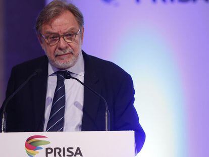 Juan Luis Cebrian durante su intervenci&oacute;n en la junta de accionistas de Prisa, en el Teatro Real de Madrid.