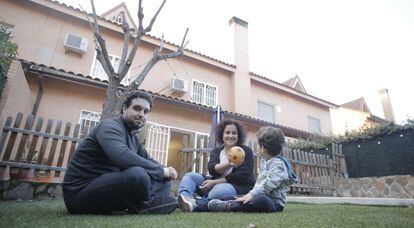Eduardo Moreno e Irene Fernandez decidieron mudarse a Rivas desde la ciudad de Madrid cuando supieron que iban a tener un hijo.