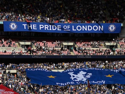 Gradas ocupadas por los hinchas del Chelsea durante las semifinales de la FA Cup.