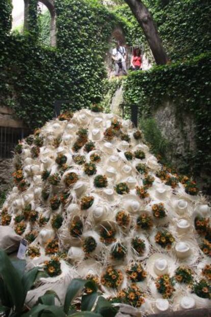 Instalación floral durante la edición de 2012 del festival Temps de Flors en Girona.