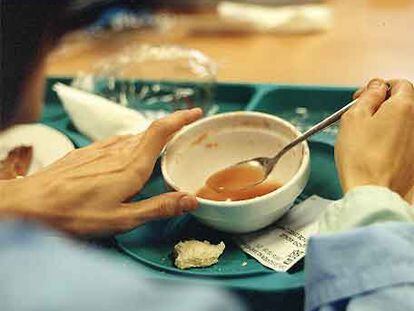 La hora de la comida en la unidad de anorexia en el hospital de Ciudad Real.
