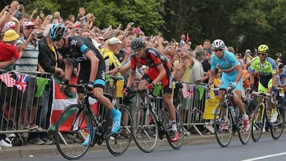 Froome protagoniza un ataque, junto a Van Garderen, Nibali y Contador.