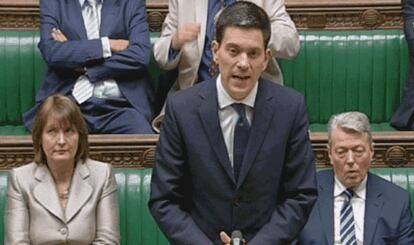El ministro de Exteriores de Reino Unido, David Miliband, habla en la Cámara de los Comunes.