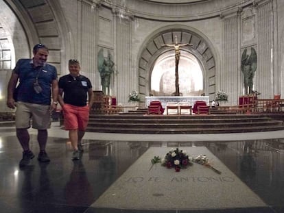 Tumba de Franco en la basílica del Valle de los Caídos.