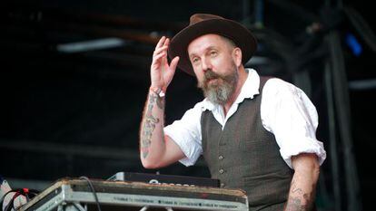 Andrew Weatherall, en un concierto en Londres en 2011.