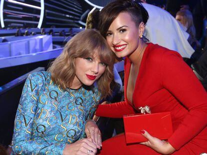 Taylor Swift y Demi Lovato, en los MTV Video Music Awards, en 2014.