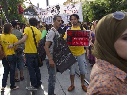 Protesta estudiantil en Sevilla contra la reforma educativa.  