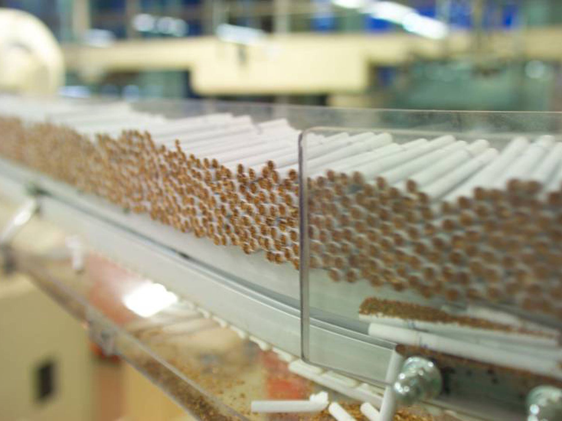 Philip Morris sube 10 céntimos el precio de Marlboro, L&M y Chesterfield, Economía nacional e internacional