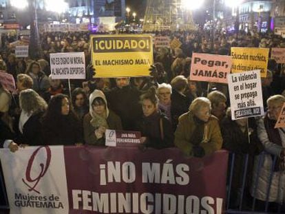 Concentración convocada por las Asociaciones de Mujeres y el Consejo de las Mujeres anoche en Sol.