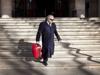 Fidel Pallerols sale del palacio de Justicia de Barcelona. 