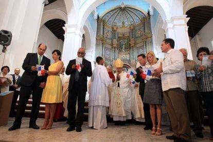 El arzobispo de Panam&aacute; con los candidatos a la presidencia y sus esposas