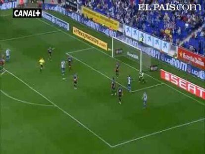 El Racing remonta un gol de penalti de Osvaldo. <strong><a href="http://www.elpais.com/buscar/liga-bbva/videos">Vídeos de la Liga BBVA</a></strong>  