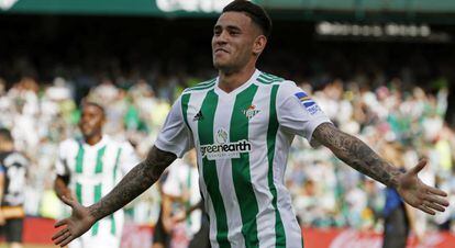 Sanabria celebra su gol al Alavés.