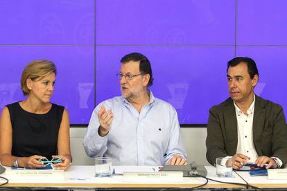 Mariano Rajoy, entre Dolores de Cospedal y Mart&iacute;nez-Maillo, en septiembre.