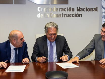 De izquierda a derecha, Lorenzo Amor (ATA), Rafael Sánchez Alcalá (CNC Autónomos) y Pedro Fernández Alén (CNC).