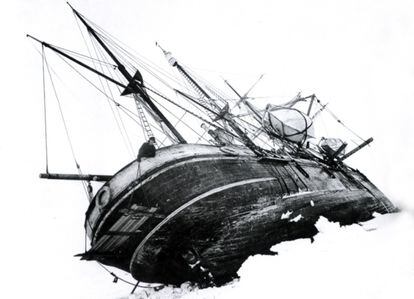 El Endurance, atrapado en el hielo.