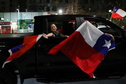 Partidarios del rechazo a la nueva Constitución, el domingo en Santiago de Chile.