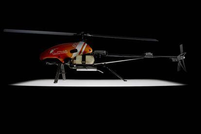 El Alpha 800 UAV Helicopter puede llevar hasta  tres kilos de carga durante sus vuelos.
