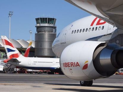 Aviones de British Airways e Iberia, ambas de IAG.