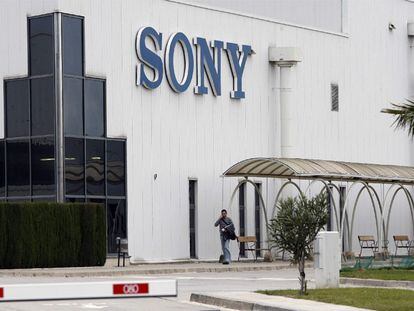 Fachada principal de la planta de fabricación de la multinacional Sony en Viladecans (Barcelona).