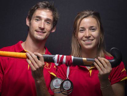 Vicenç Ruiz y Berta Bonastre con las medallas de plata y bronce de los Europeos.