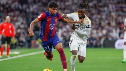 Lamine Yamal ante Camavinga, en el clásico en el Santiago Bernabéu.