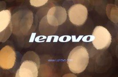Un logo de Lenovo durante una conferencia en Hong Kong.