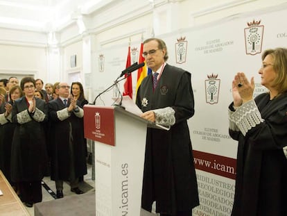 Una imagen de archivo de José María Alonso pronunciando su primer discurso como decano del Ilustre Colegio de la Abogacía de Madrid (ICAM)