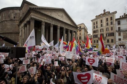 Manifestaci&oacute;n por el reconocimiento de las uniones gais en Roma este s&aacute;bado.