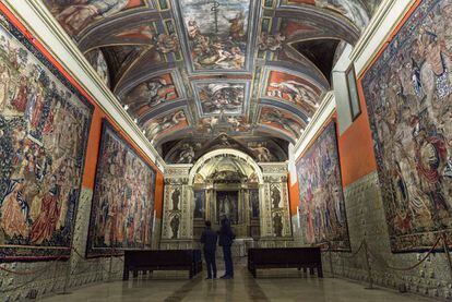 Imagen de los tapices flamencos de la Iglesia del Patriarca restaurados por la Real Fábrica de Tapices de Madrid.