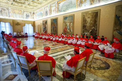 Fotografía del consistorio de cardenales celebrado hoy en el Vaticano, en cuyo transcurso el Papa Benedicto XVI ha anunciado que el próximo 28 de febrero abandonará el Pontificado por razones de salud