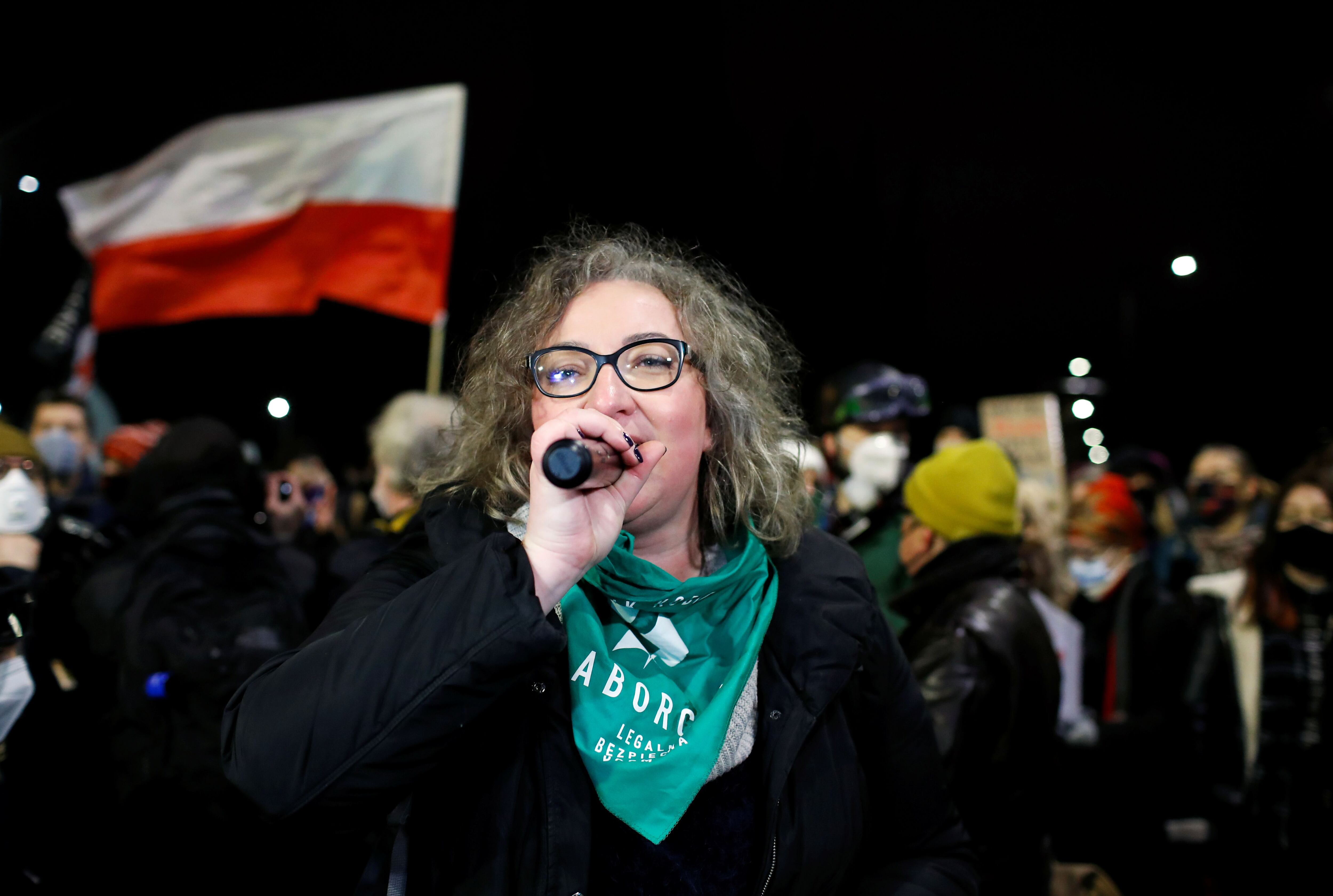 Manifestación contra la reforma del aborto el pasado enero en Varsovia (Polonia). En el centro de la imagen está Marta Lempart, la líder de Huelga de Mujeres.
